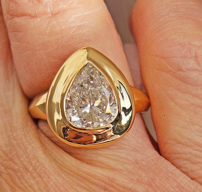 Bezel GIA 3.01ctw Antique PEAR Cut Diamond Engagement 18K Gold Signet Solitaire Ring