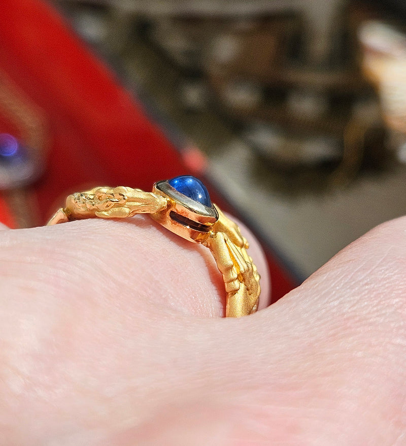 Carrera y Carrera Vintage 18K Yellow Gold Blue Sapphire Double Horse Statement Ring Band