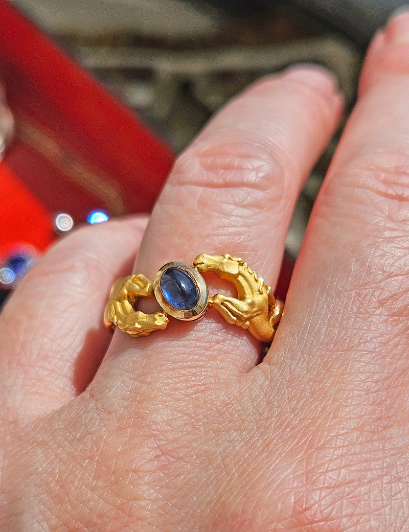 Carrera y Carrera Vintage 18K Yellow Gold Blue Sapphire Double Horse Statement Ring Band