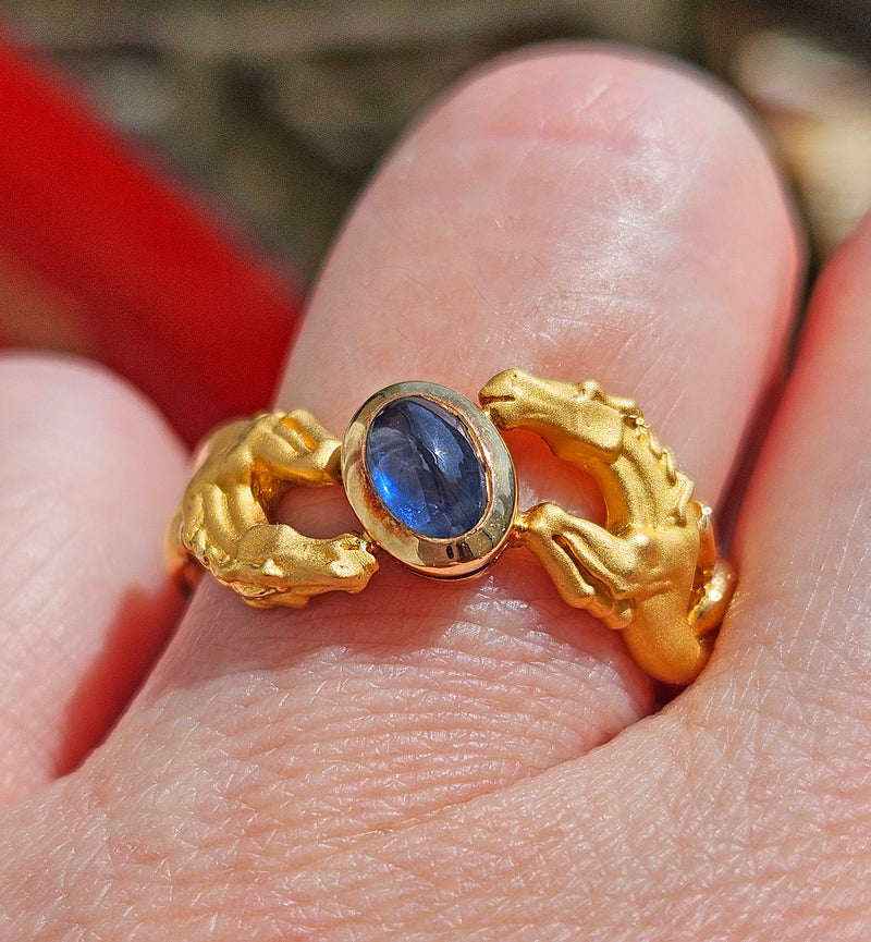 Carrera y Carrera Vintage 18K Yellow Gold Blue Sapphire Double Horse Statement Ring Band