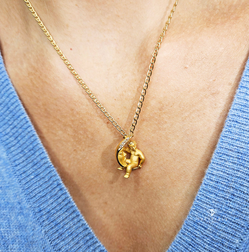 Authentic Carrera y Carrera Diamond Crescent Moon & Angel Child 18k Yellow Gold Pendant Necklace