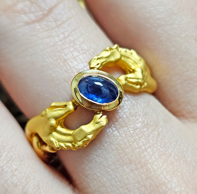 Carrera y Carrera Vintage 18K Yellow Gold Blue Sapphire Double Horse Statement Ring Band