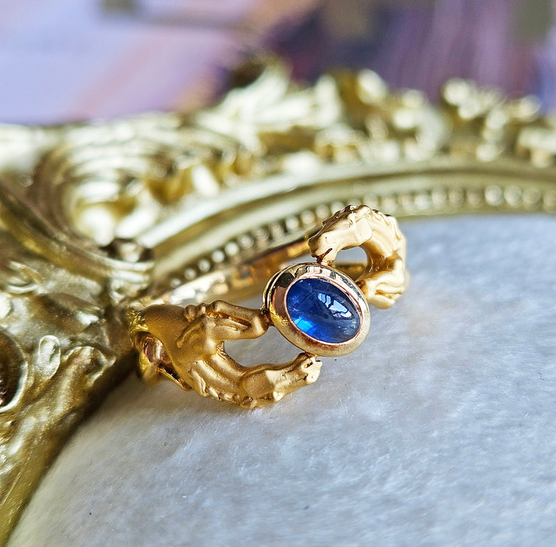 Carrera y Carrera Vintage 18K Yellow Gold Blue Sapphire Double Horse Statement Ring Band