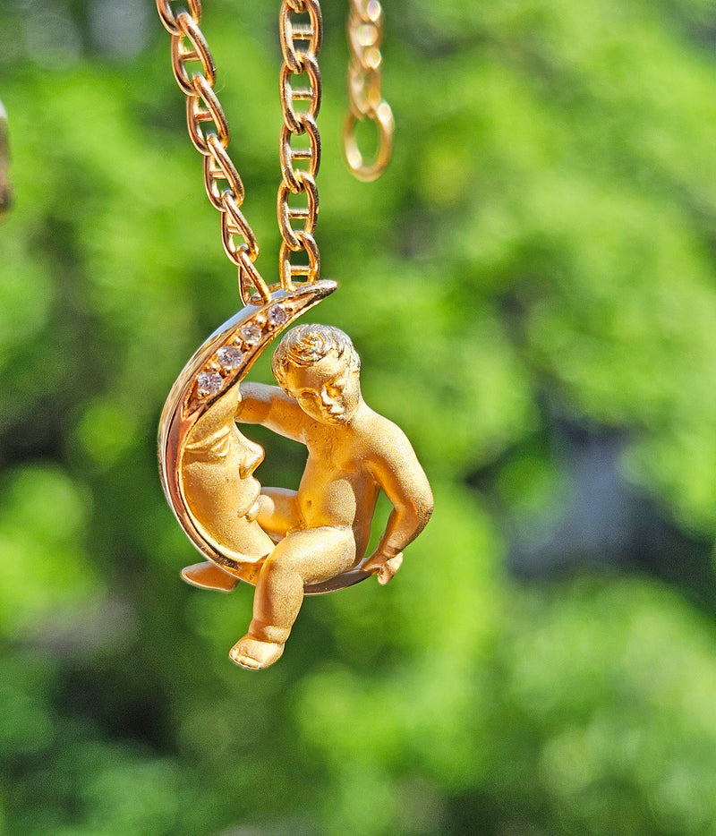 Authentic Carrera y Carrera Diamond Crescent Moon & Angel Child 18k Yellow Gold Pendant Necklace