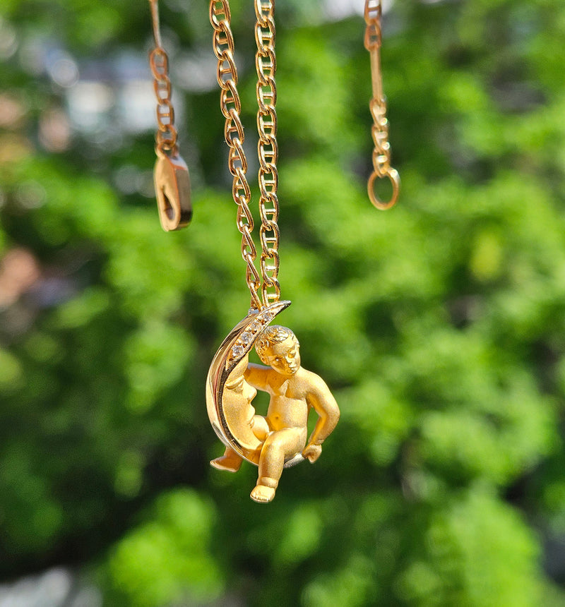 Authentic Carrera y Carrera Diamond Crescent Moon & Angel Child 18k Yellow Gold Pendant Necklace