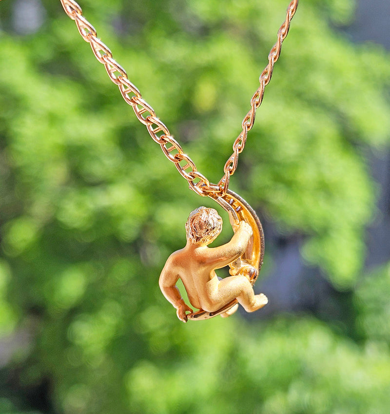 Authentic Carrera y Carrera Diamond Crescent Moon & Angel Child 18k Yellow Gold Pendant Necklace