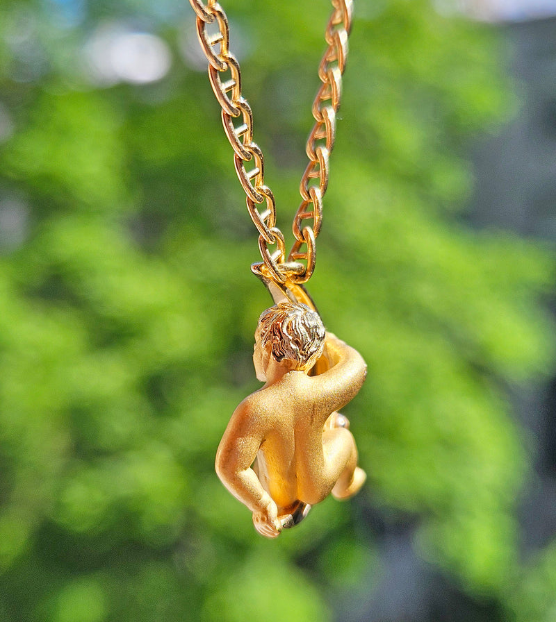 Authentic Carrera y Carrera Diamond Crescent Moon & Angel Child 18k Yellow Gold Pendant Necklace