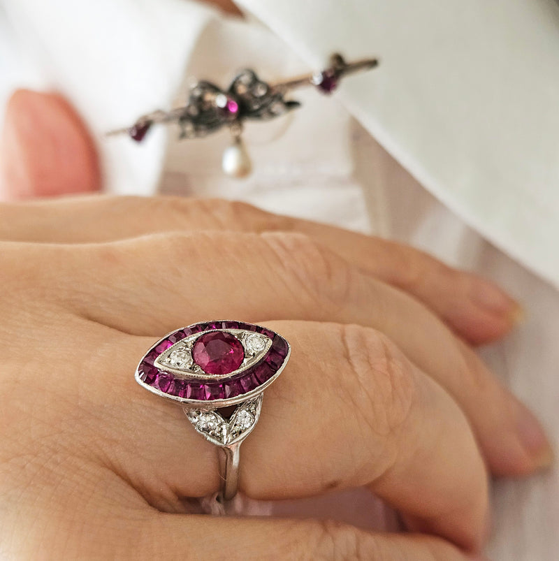Art Deco GIA Burma Pigeon Blood Ruby and Diamond Platinum Vintage Ring, 1930s