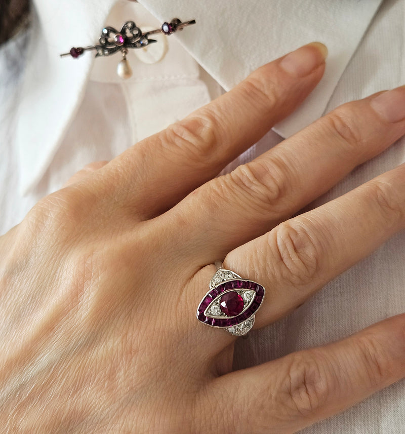 Art Deco GIA Burma Pigeon Blood Ruby and Diamond Platinum Vintage Ring, 1930s