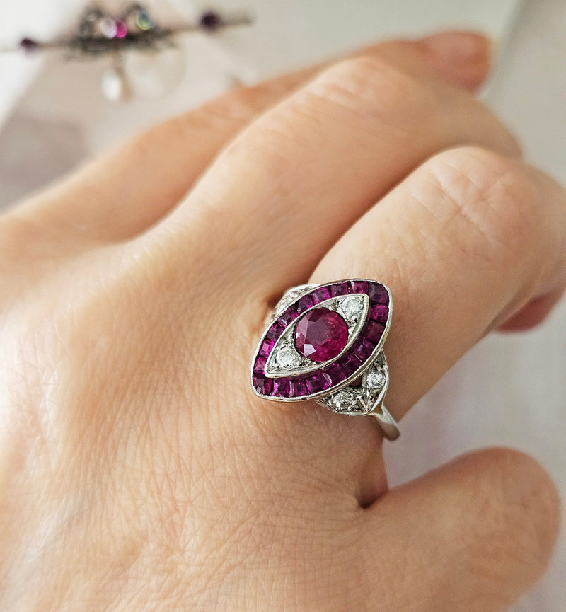 Art Deco GIA Burma Pigeon Blood Ruby and Diamond Platinum Vintage Ring, 1930s
