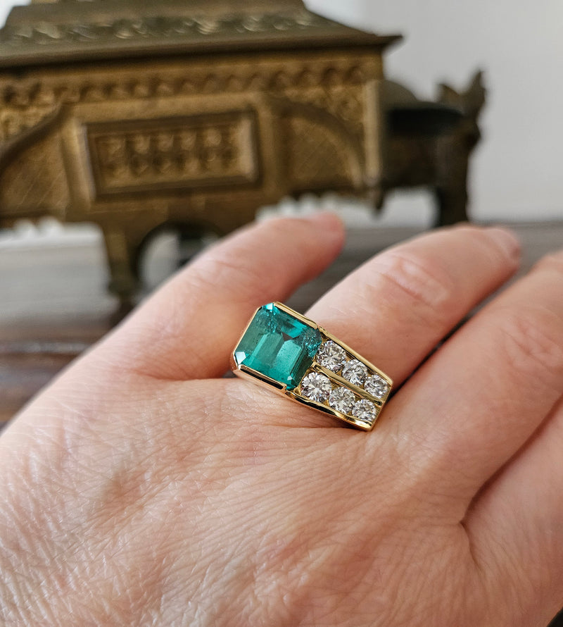 Vintage GIA 4.20ctw Natural Colombian Green Emerald Diamond 18k Yellow Gold Ring, Unisex