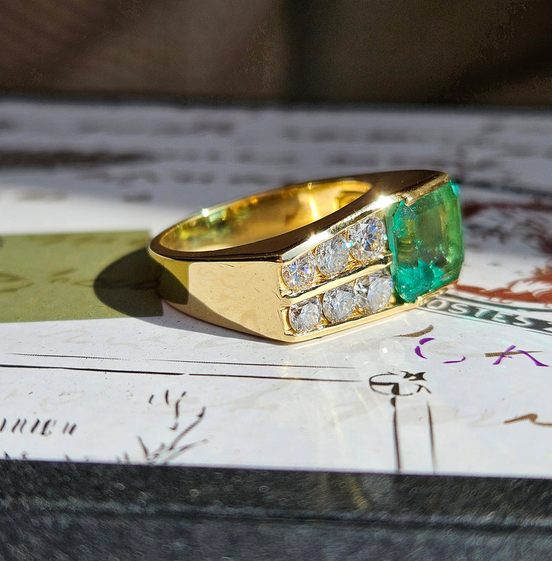 Vintage GIA 4.20ctw Natural Colombian Green Emerald Diamond 18k Yellow Gold Ring, Unisex