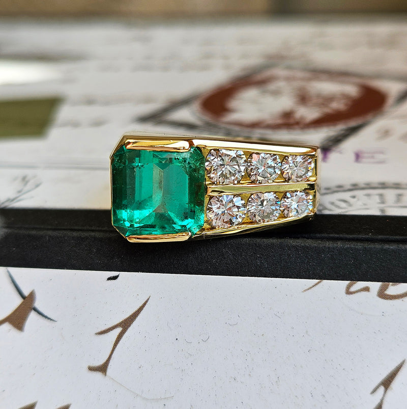 Vintage GIA 4.20ctw Natural Colombian Green Emerald Diamond 18k Yellow Gold Ring, Unisex