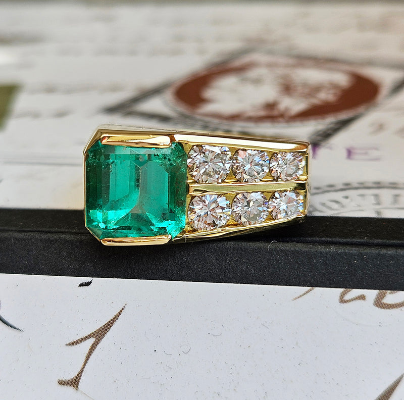 Vintage GIA 4.20ctw Natural Colombian Green Emerald Diamond 18k Yellow Gold Ring, Unisex