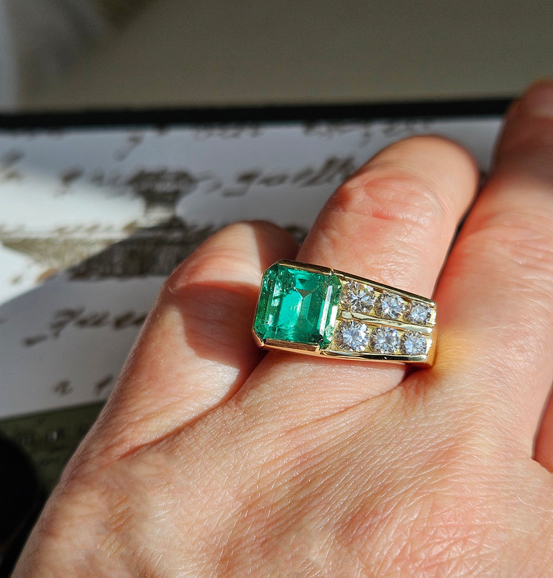 Vintage GIA 4.20ctw Natural Colombian Green Emerald Diamond 18k Yellow Gold Ring, Unisex