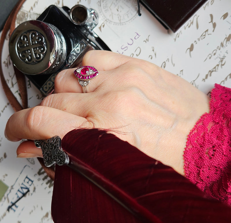 Art Deco GIA Burma Pigeon Blood Ruby and Diamond Platinum Vintage Ring, 1930s