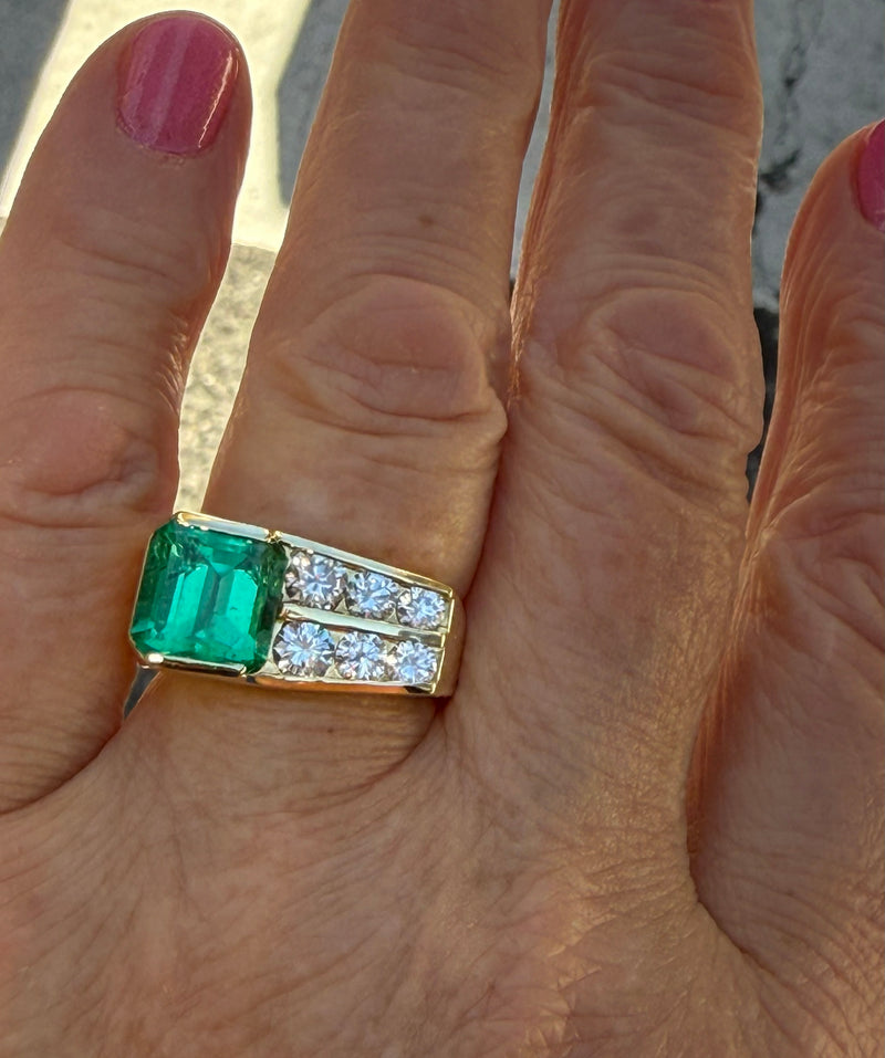 Vintage GIA 4.20ctw Natural Colombian Green Emerald Diamond 18k Yellow Gold Ring, Unisex