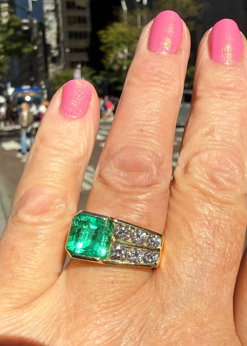Vintage GIA 4.20ctw Natural Colombian Green Emerald Diamond 18k Yellow Gold Ring, Unisex