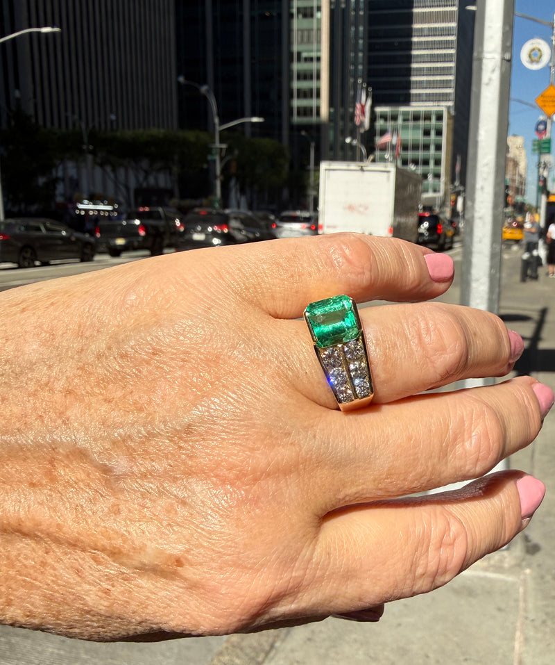 Vintage GIA 4.20ctw Natural Colombian Green Emerald Diamond 18k Yellow Gold Ring, Unisex