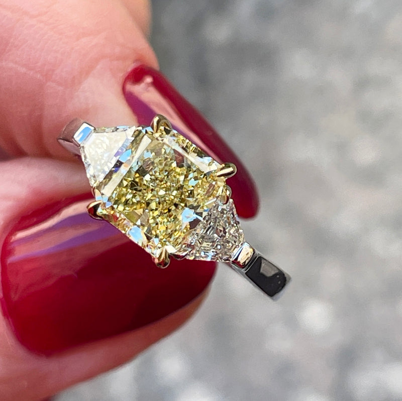 Estate GIA 2.66ct Natural Fancy Yellow RADIANT 3 Stone Diamond Engagement Platinum Ring