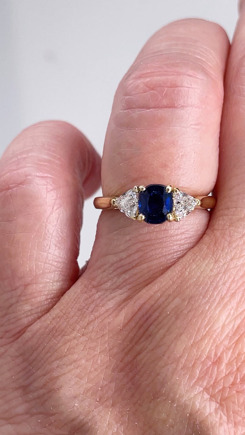 Vintage Van Cleef & Arpels GIA 1.39ctw No-Heat Blue Sapphire and Diamond 3 Stone 18k Yellow Gold Ring