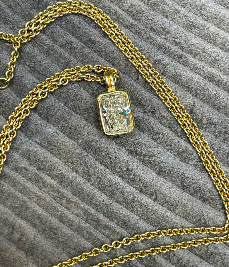 Natural 1.92ct Fancy Yellow Radiant Cut Diamond Solitaire 18K Gold Pendant Necklace